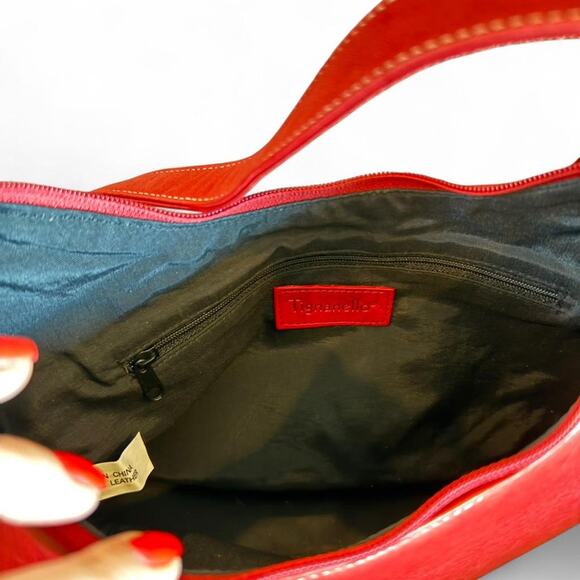 Elegant Red Leather Shoulder Bag - Picture 4 of 5